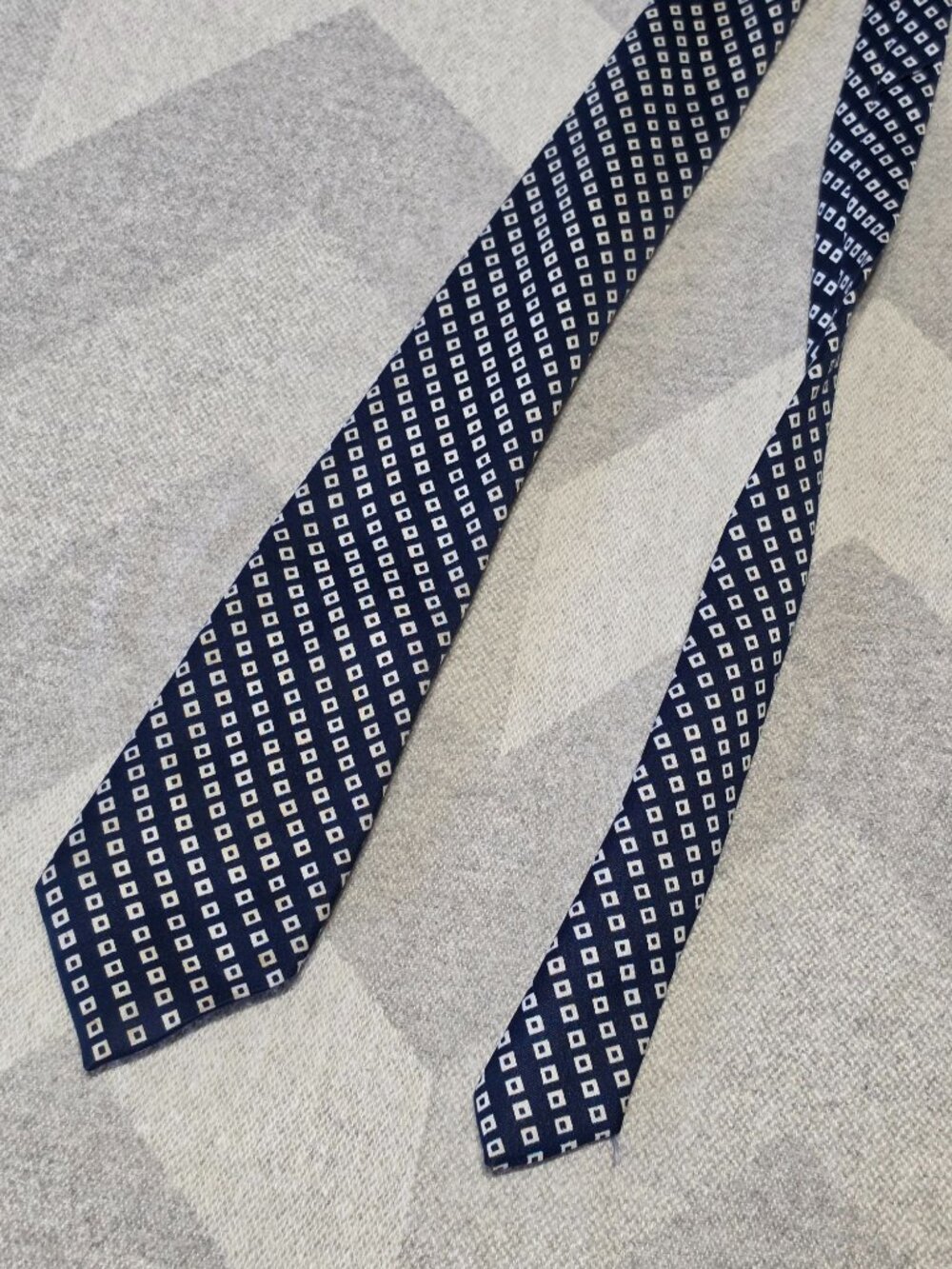 Elegant Blue & White Geometric Silk Tie By Glenora 3.5" Wide